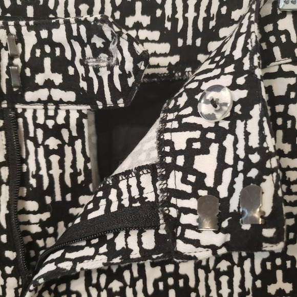 E39 by Eric Size 10 Black and White Graphic Print Pant Zip Ankle - Picture 4 of 9